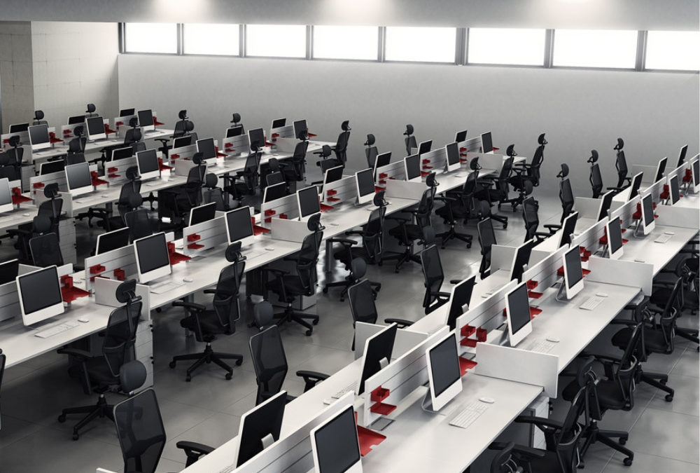 ambiente corporativo com plataformas de trabalho