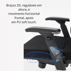 Braços 2D, reguláveis em altura, e movimento horizontal frontal, apoio em PU soft touch.