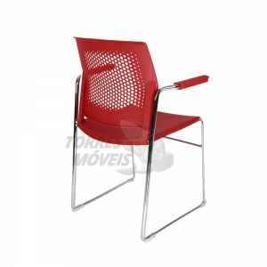 Cadeira Torres Axel estrutura trapezoidal encosto perfurado com braço